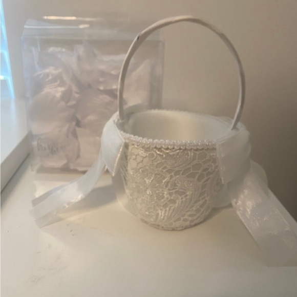 Wedding Bundle - Flower Girl Basket and Petals - Picture 1 of 5